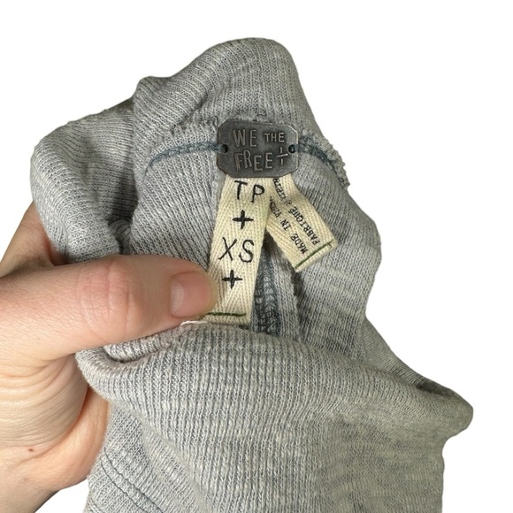 Free People We The Free Split Back Turtle Neck Size XS - Picture 5 of 6